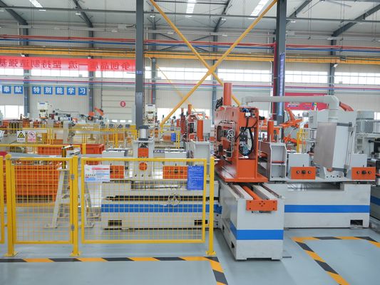 kaufen Anpassbare Farbe Automatische Rollenformmaschine 10-15m/Min Stahl Gerüst Planken Produktionslinie online manufacture