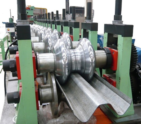 kaufen Automatische W-Beam Crash Barrier-Maschine für die Herstellung von Metallstangen online manufacture