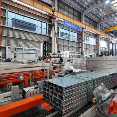 Rollformmaschine für Halterungen mit HMI-Oberfläche